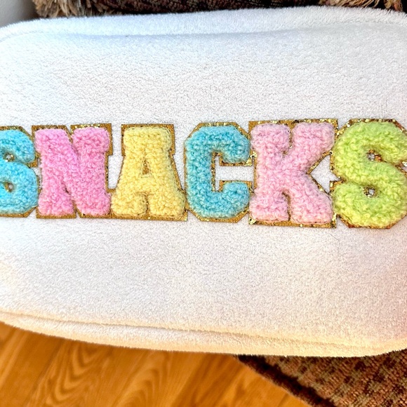 🦋Gloss & Glo Terry Cloth SNACKS 🏊 white  pouch - Picture 2 of 6